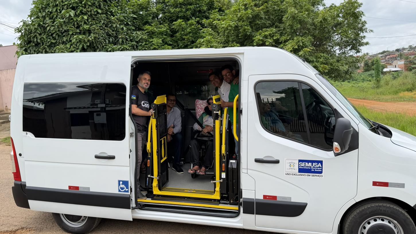 Cássio Gois destina van adaptada para transporte de pacientes de hemodiálise em Nova Brasilândia d’Oeste