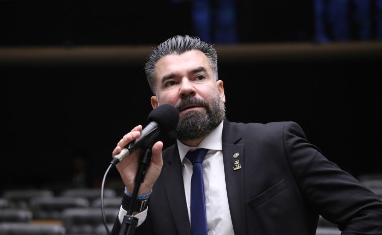 Comissão da Câmara aprova punição para presos que posarem para fotos dentro de presídios