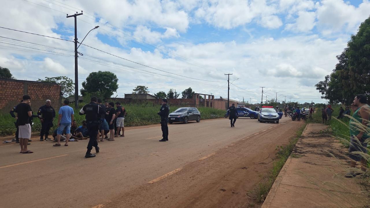 Polícia Militar liberta vítimas em cárcere, recupera veículo roubado e prende suspeitos