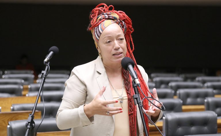 Comissão aprova punição a organizadores de eventos esportivos por omissão contra discriminação