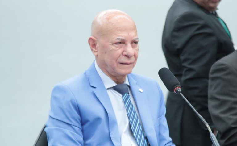 Comissão de Educação aprova projeto que prorroga bolsas de pesquisa para pais estudantes