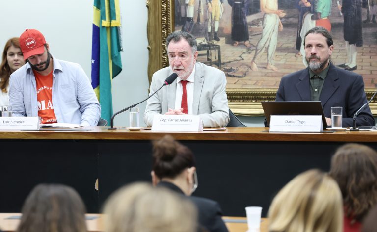Especialista defende suspensão de licenciamento para exploração de terras raras em Minas Gerais