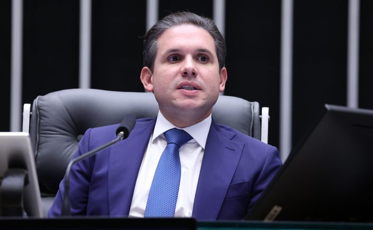 Motta recebe de Lula projeto do governo sobre aumento do limite do MEI