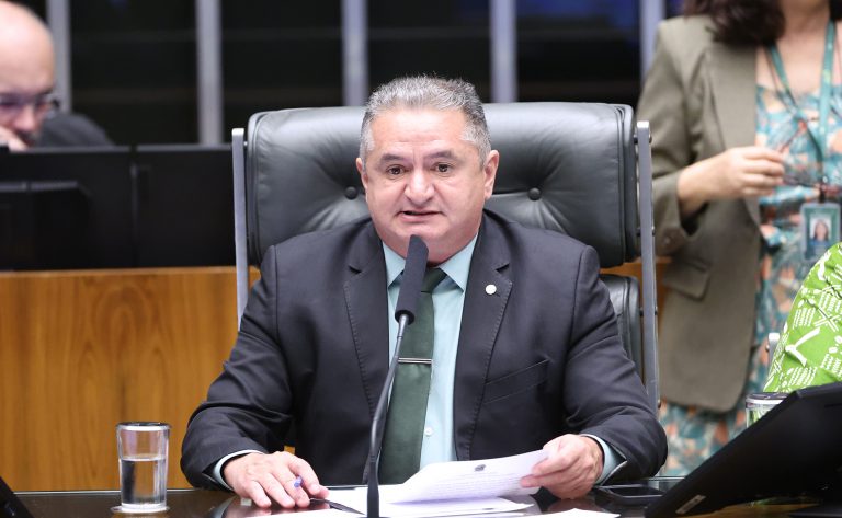 Projeto determina manutenção e cercamento de imóveis urbanos abandonados