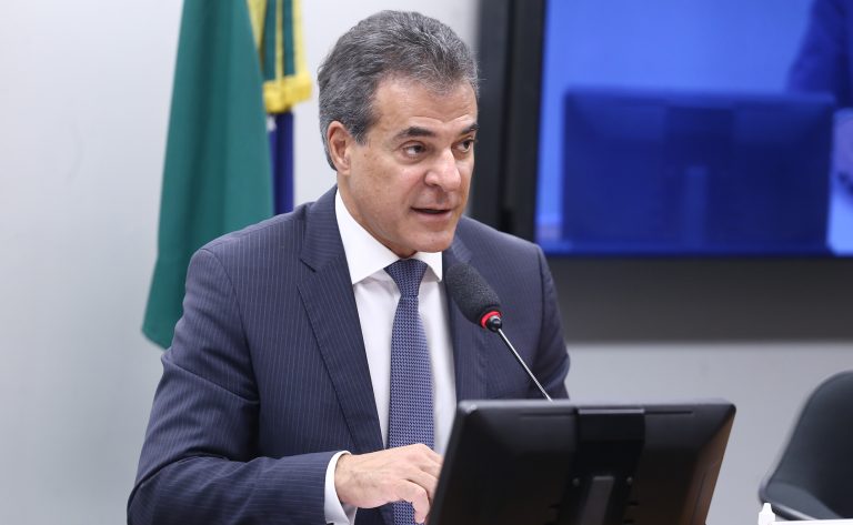 Comissão aprova projeto que acelera desconto de máquinas novas nos impostos