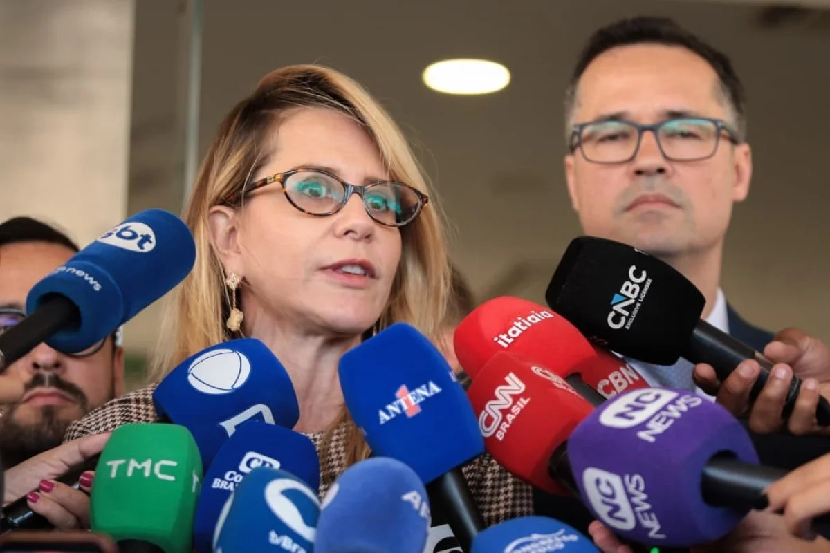 Abertura de sigilos é acordada entre Lula e Flávio