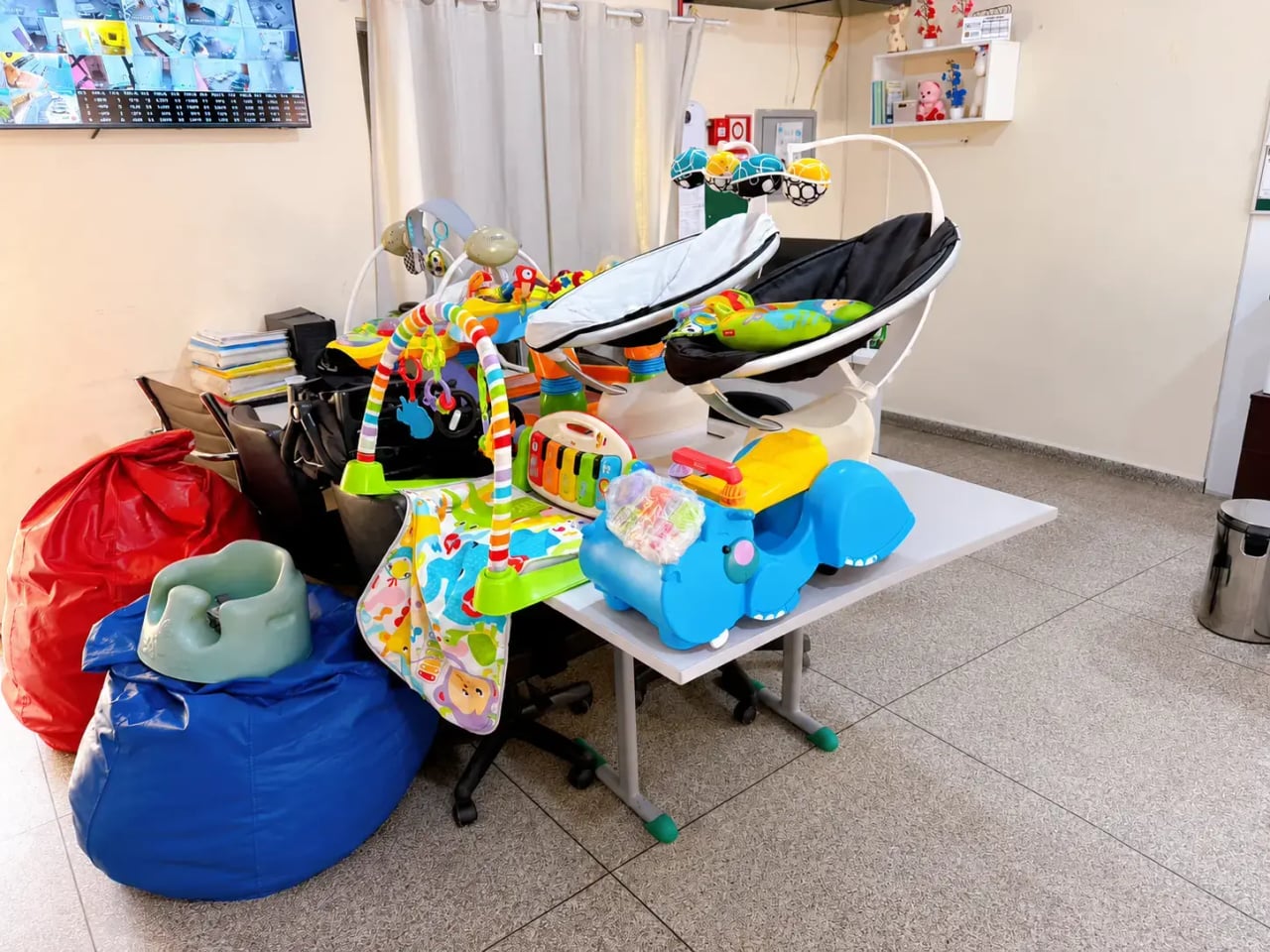 Elizângela Gonçalves, madrinha do programa Apadrinhando uma História, realiza doações para bebês acolhidos na Casa Criar