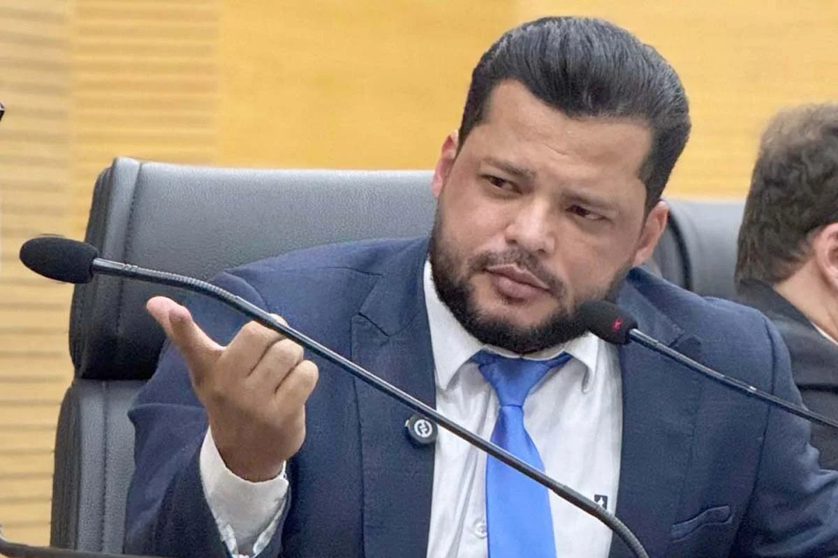 Melhorias na quadra da escola estadual são solicitadas por Edevaldo Neves