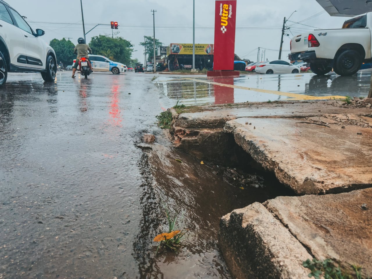 Melhorias no escoamento das águas em pontos críticos de Porto Velho
