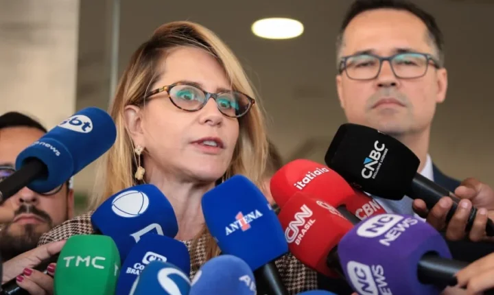 Abertura de sigilos é acordada entre Lula e Flávio