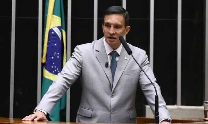 Comissão aprova projeto que prevê engajamento de alunos no cuidado com o espaço escolar