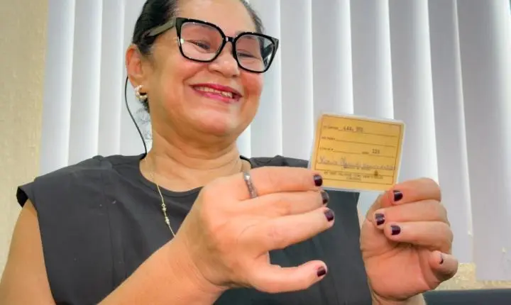 Dona Maria Alzineide celebra quase 45 anos de serviço público com amor