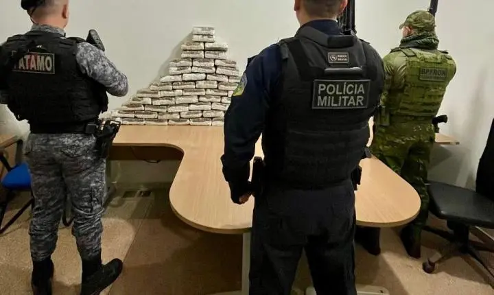 POLÍCIA MILITARAPREENDE MAIS DE 65 QUILOS DE MACONHA E PRENDE DUAS PESSOAS